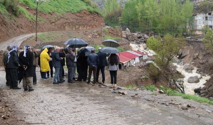 DBP ve DEM Parti selin vurduğu mahalleyi ziyaret etti