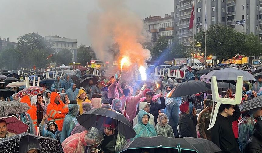 Çorumspor taraftarları final maçını yağmur altında izledi