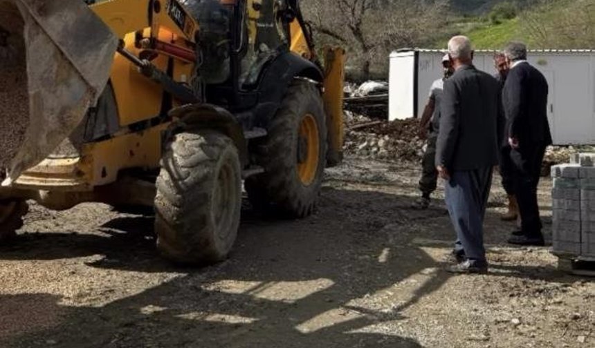 Çüngüş'te yol yapım çalışmaları devam ediyor