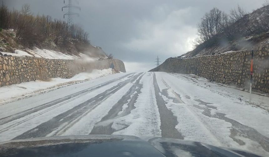 Dolu yağışı sürücülere zor anlar yaşattı