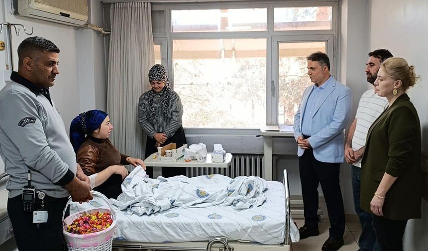 Dicle Üniversitesi yönetimi bayramda hastaları unutmadı
