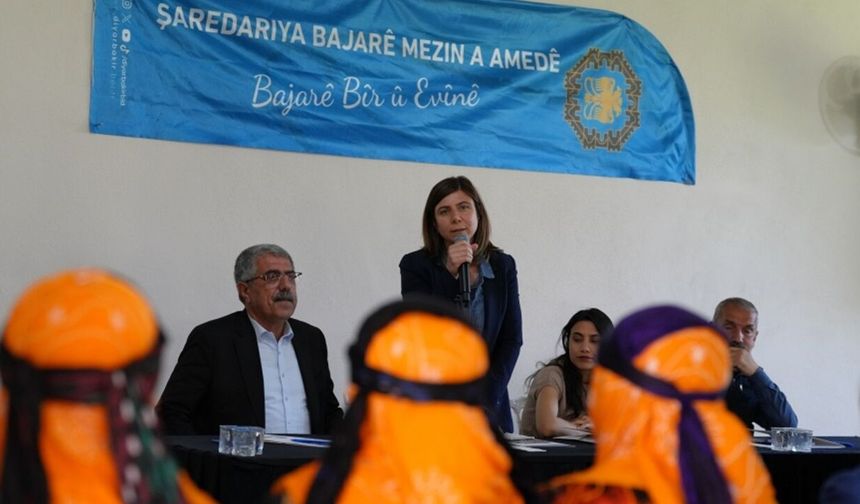 Diyarbakır Büyükşehir Eşbaşkanı Bucak halk buluşmasında