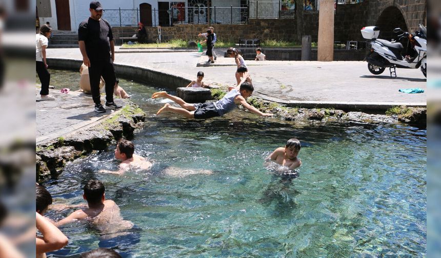 Diyarbakır'da çocukların havuz sefası: Anzele