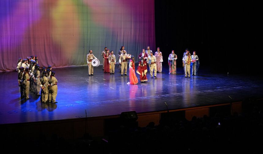 DİYARBAKIR’DA KÜRT DESTANI SAHNELENDİ