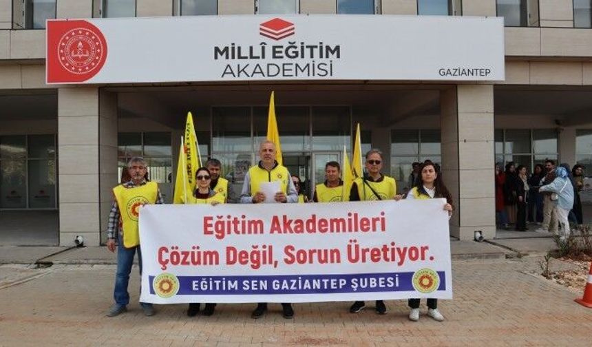 Eğitim Sen’den Milli Eğitim Akademisi protestosu