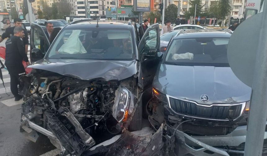 Elazığ'daki zincirleme kazada 3 yaralı