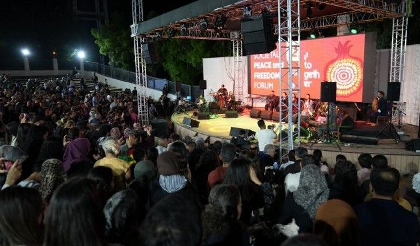 Diyarbakır'daki forumun ilk gününde Ma Music konseri