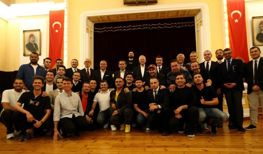 Galatasaray, UEFA Kupası'nın 26. yıl dönümünde bir araya geldi