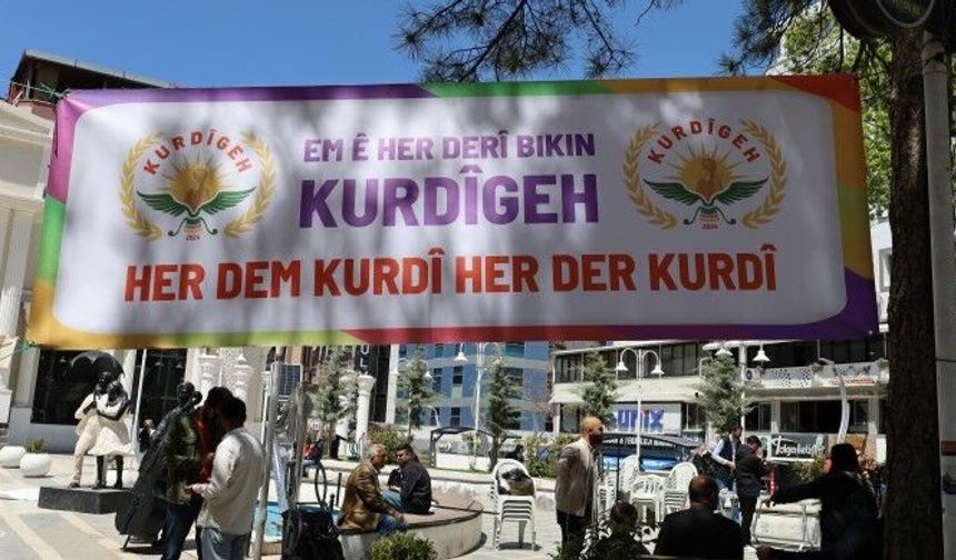 Van'da dil bayramı şenliği halaylarla başladı