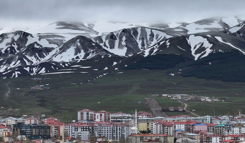 Mayıs ayı ortasında Erzurum’a kar yağdı