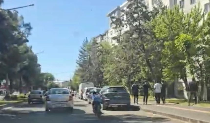 Diyarbakır'da tehlikeli görüntü: Herkesin canını tehlikeye attı
