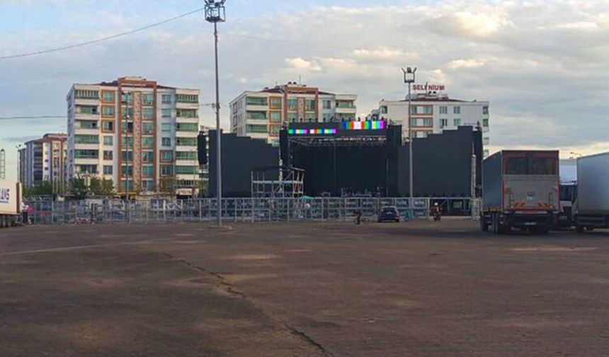 Amedspor’un Süper Lig kutlaması için Newroz Parkı’nda altyapı çalışması