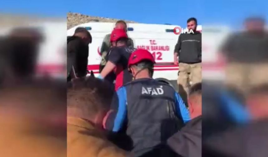Siirt'te traktör devrildi: 2 ölü, 1 yaralı