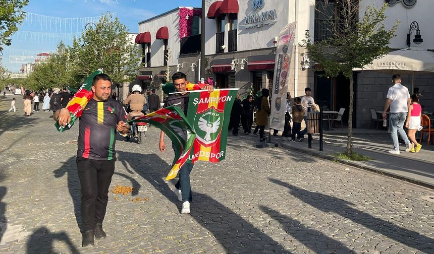 Diyarbakır Yeşil - Kırmızıya Büründü