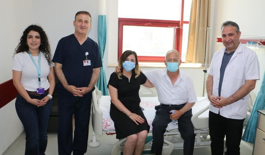 Diyarbakır'da babasına babaları günü hediyesi olarak böbreğini verdi