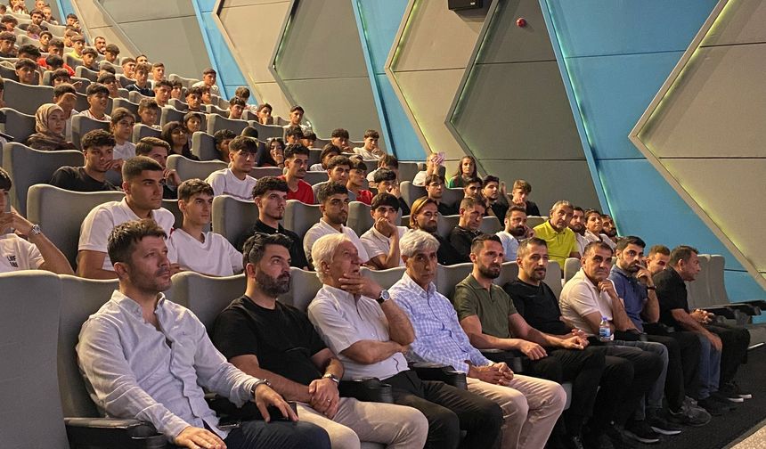 Amedspor efsaneleri öğrencilerle bir araya geldi