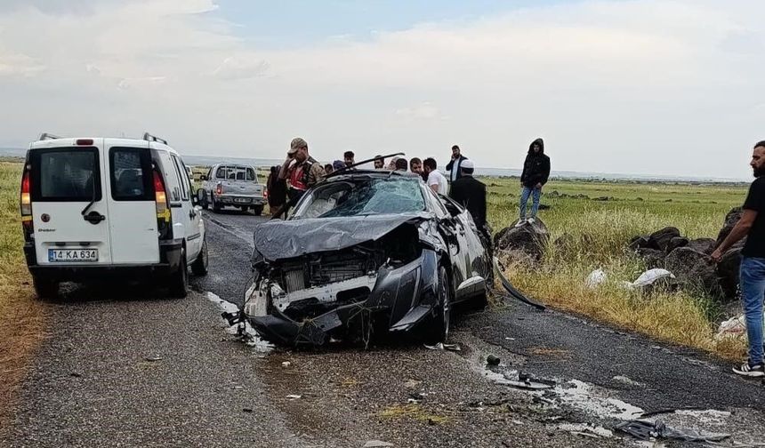 Diyarbakır’da 2 kişinin hayatını kaybettiği kaza anı cep telefonuna yansıdı