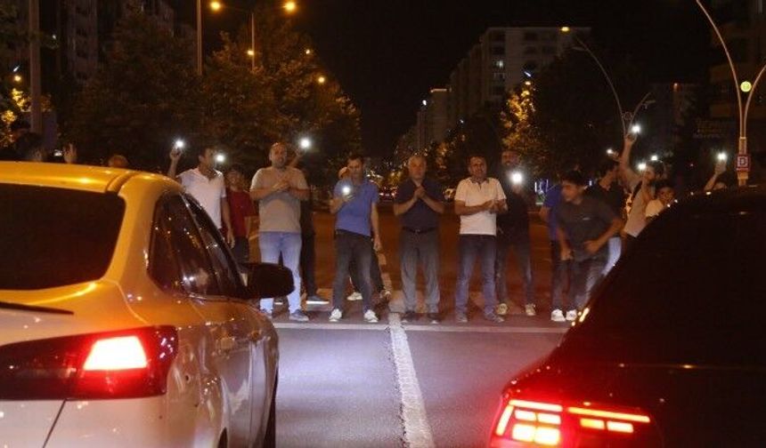 Diyarbakır’da yol kapama eylemi