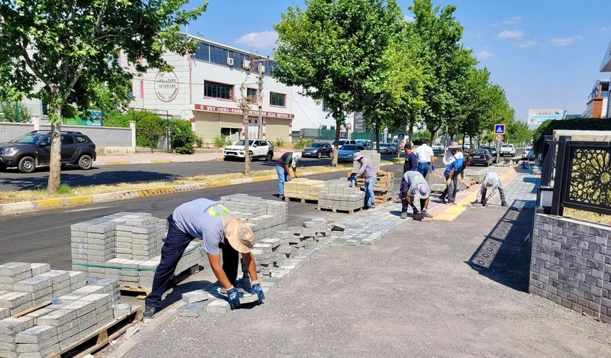 Diyarbakır’da o caddede kaldırımlar yenileniyor