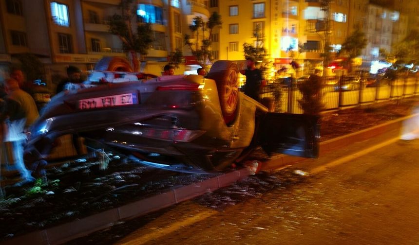 Elazığ'da kamyonet ile otomobil çarpıştı: 5 yaralı