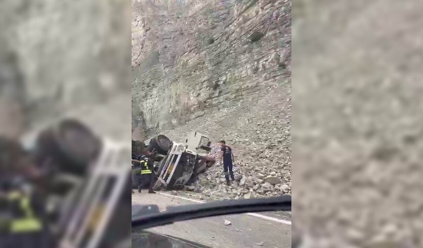 Freni patlayan tırdan atlayan sürücü öldü, 2 kişi yaralandı