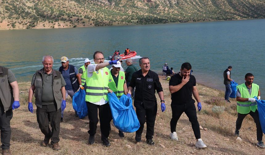 Siirt'te Botan Vadisi Milli Parkı'nda çevre temizliği yapıldı