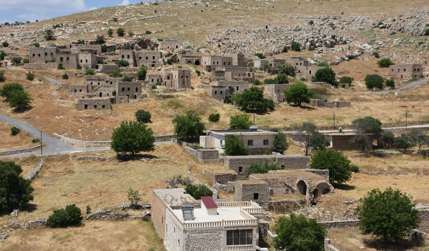Şırnak’ta Ezidilerin dönüşüyle ‘Mağara köyü’ turizme açıldı