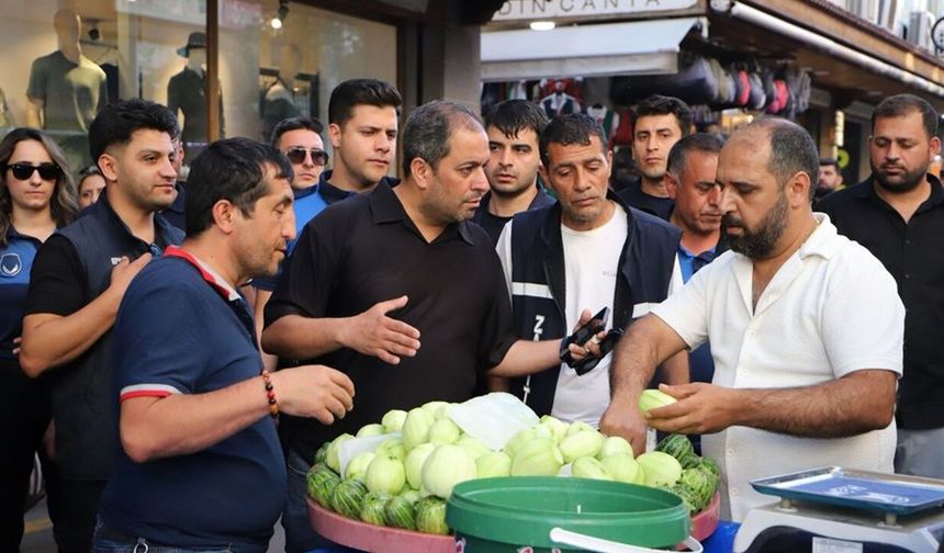 Zabıta ekiplerinden Diyarbakır Sur'da kaldırım işgali denetimi