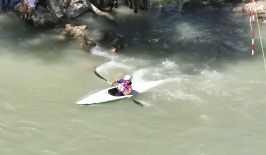 Tunceli’de kano slalom yarışı