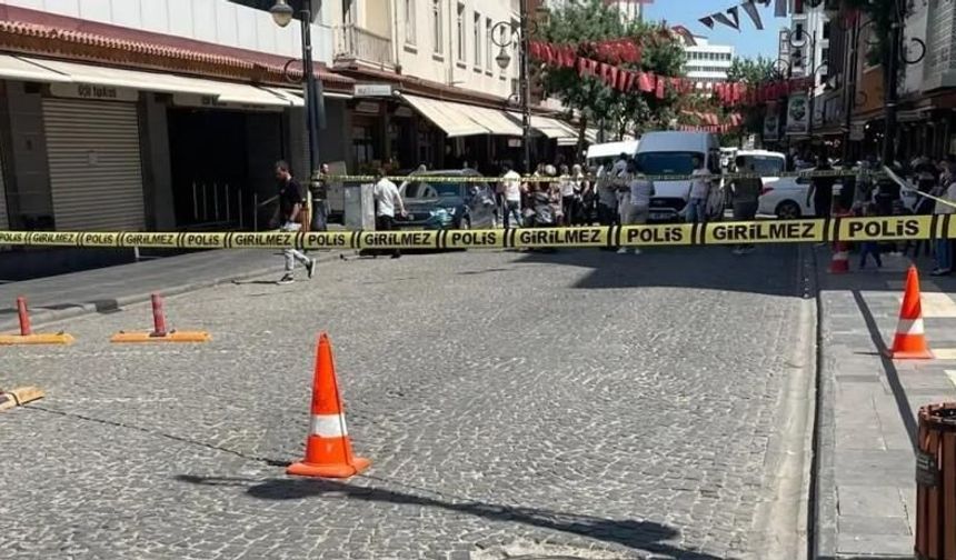 Diyarbakır'da Koç Grubuna ait bankaya silahlı saldırı!