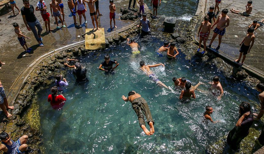 Diyarbakır'daki bunaltıcı sıcaktan kaçanların adresi yine Anzele oldu