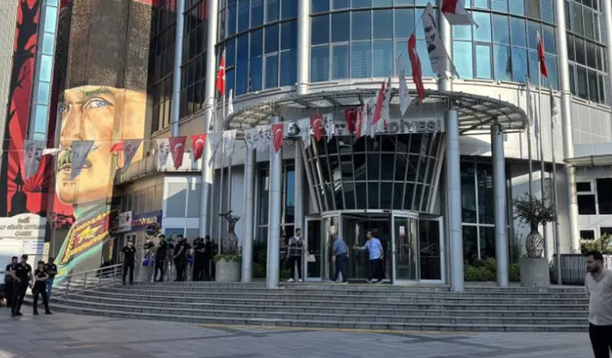 CHP'li bir belediyeye daha operasyon: Başkanla birlikte çok sayıda kişi gözaltına alındı