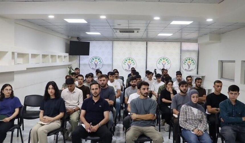 Diyarbakır’da DEM Parti Gençlik Meclisi’nden süreç eğitimi