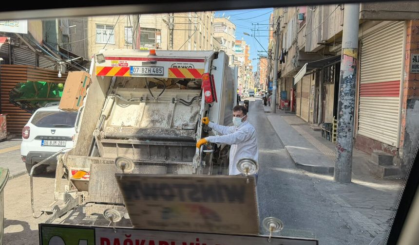 Diyarbakır’da çöp kamyonları trafiği kilitliyor