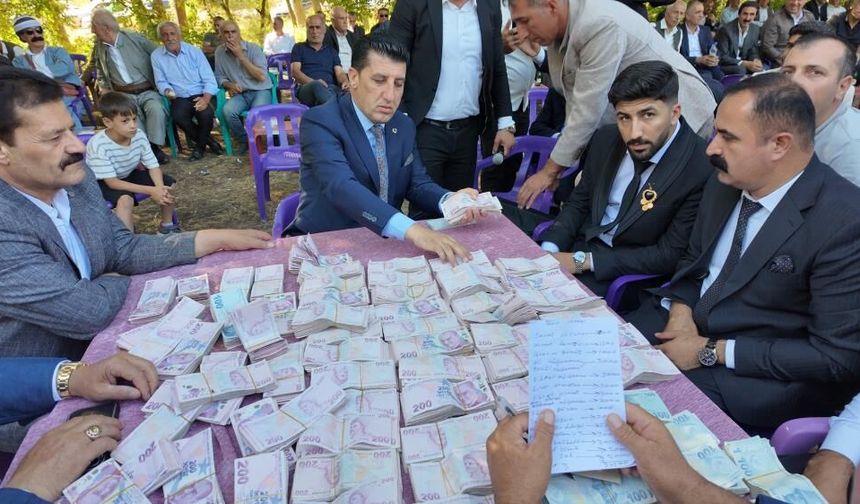 Şırnak'taki düğüne gelen paralar ve takılar dudak uçuklattı!