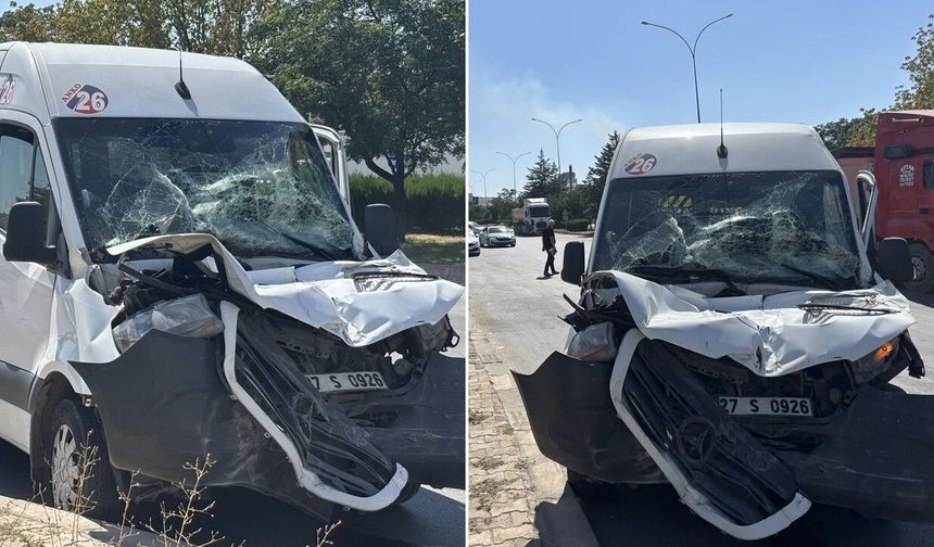 Tır işçi servisini biçti: 11 yaralı