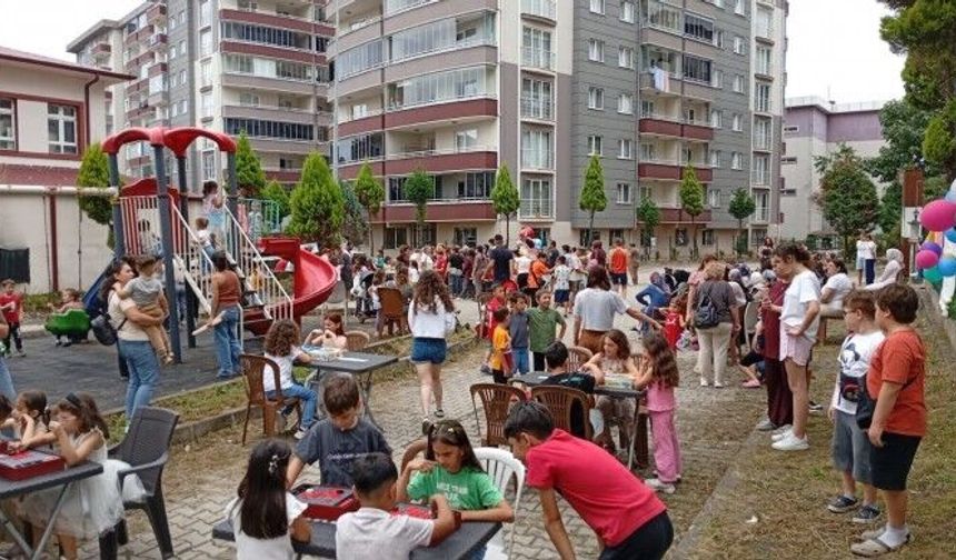 Yasağa rağmen çocuk şenliği