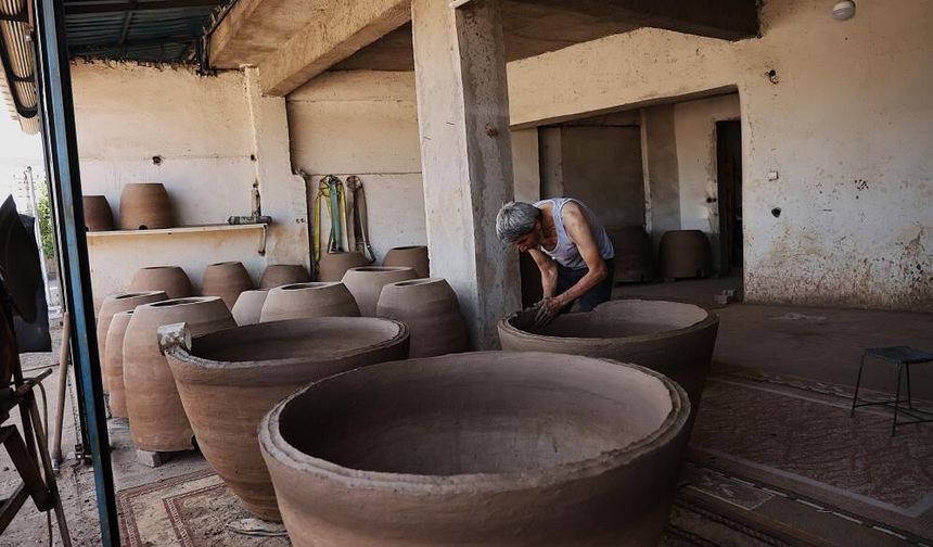 Diyarbakır'da keçi kılı ile yapılan tandırlar tarihe meydan okuyor