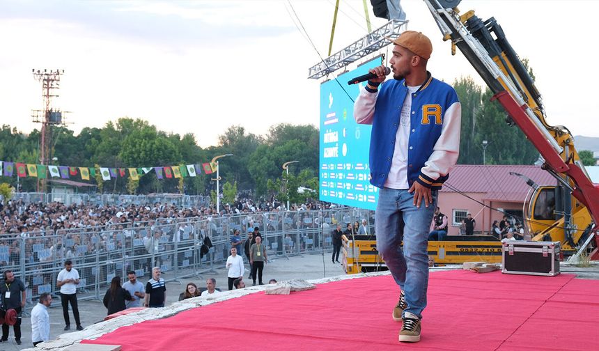 Sîmyager: Kendi Hikâyen Varken Başkasını Yazamazsın