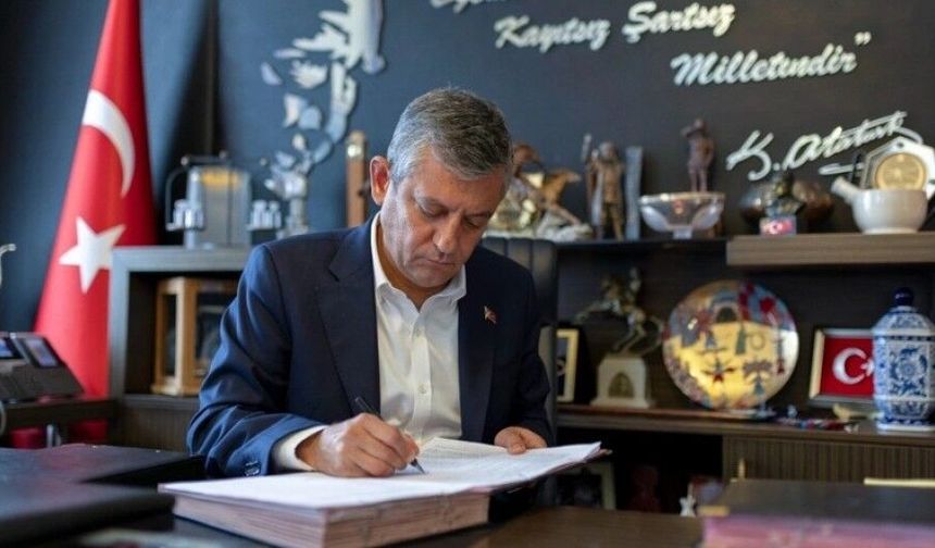 Özgür Özel, 91 milletvekili ile birlikte CHP'den istifa etti