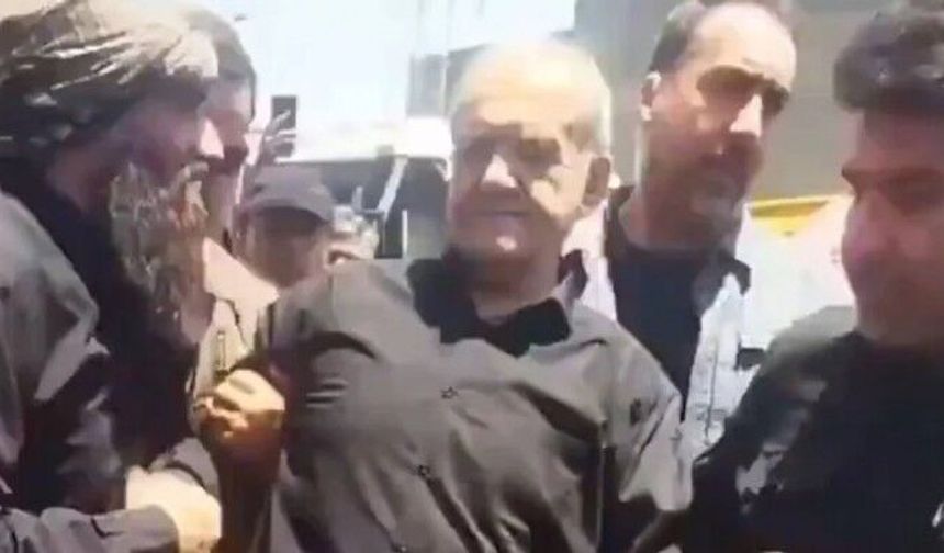 Hamaney’in cenazesinde Pezeşkiyan’a saldırı