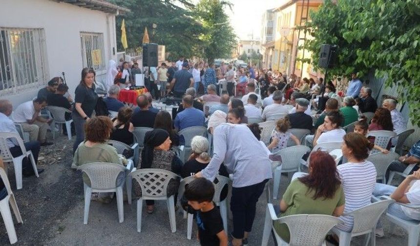 Malatya’da aşure lokması paylaşımı