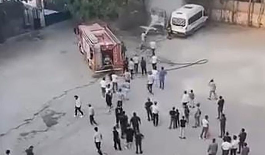 Diyarbakır'da minibüs yandı