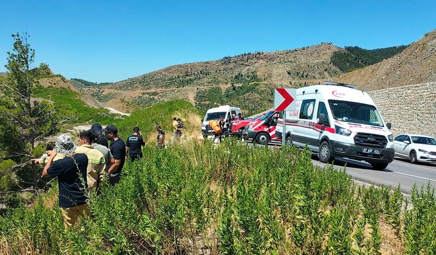 Araba uçuruma yuvarlandı; 5 kişi yaşamını yitirdi