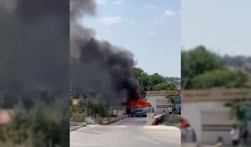 Diyarbakır’da seyir halindeki araç alev aldı