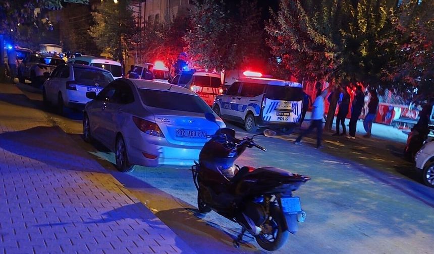 Akrabaların kavgasında 1’i polis 4 yaralı