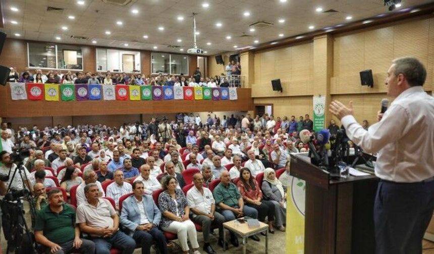 DEM Parti Eş Genel Başkanı Bakırhan: Yasa bir eşiktir, mücadeleyi sürdüreceğiz
