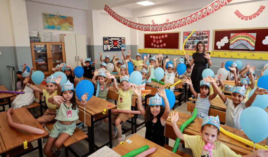 Bakanlık açıkladı; Çocuğu okula başlayacak memurlara idari izin