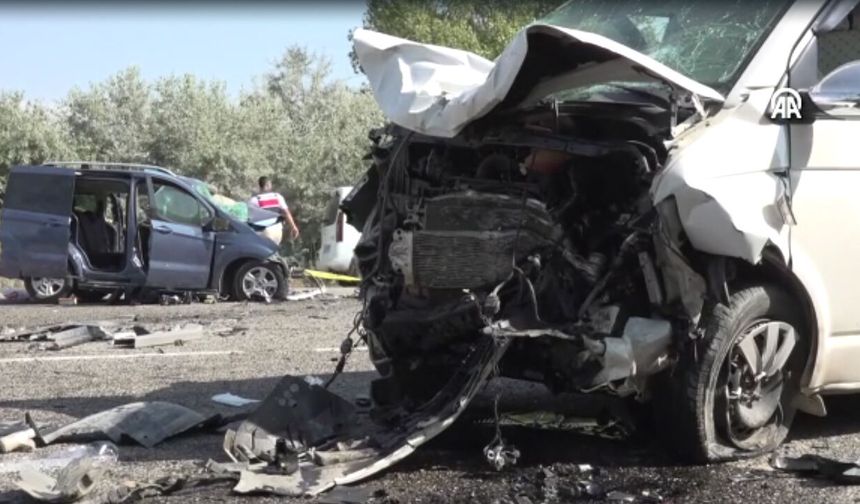 Van’da iki araç çarpıştı: 2 ölü, 9 yaralı