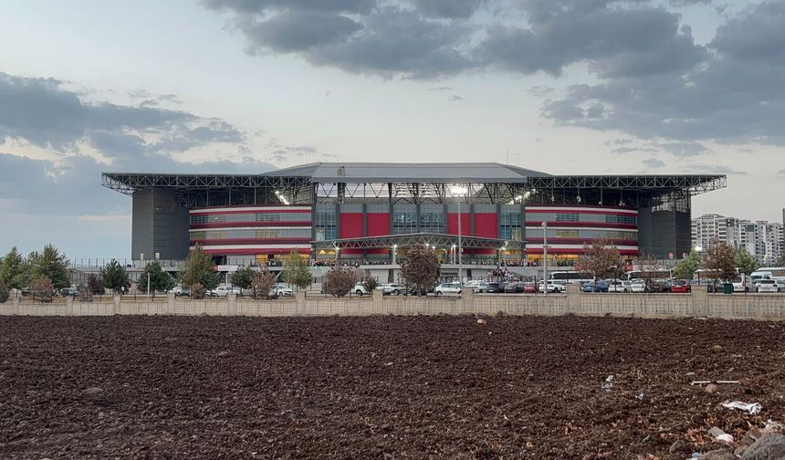 Amedspor taraftarı stadyuma akın etti